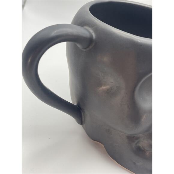 Global Design Black Skull Shaped Ceramic Coffee Mugs 18 Oz Matte - Picture 3 of 6